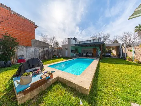 Casa en Venta con 2 cocheras