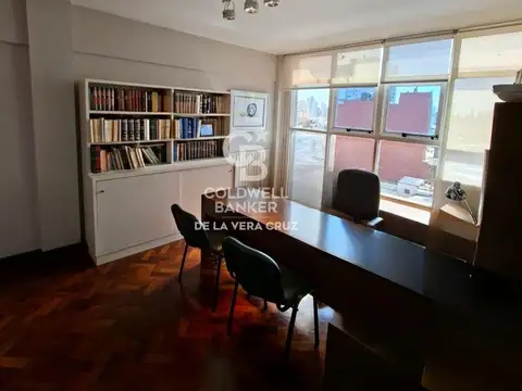 Oficina en edificio, 1ra Junta (esquina 25 de Mayo) al 2500