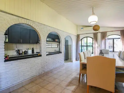 Casa 5 ambientes con 2 baños