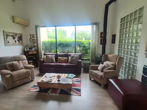 Casa en Venta con 3 cocheras