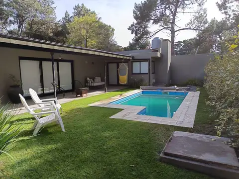 VENTA CASA 4 AMB EN CLAROMECO - PILETA