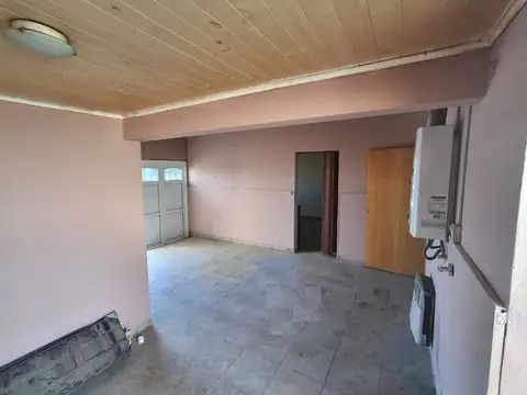 Casa 6 ambientes con 2 baños