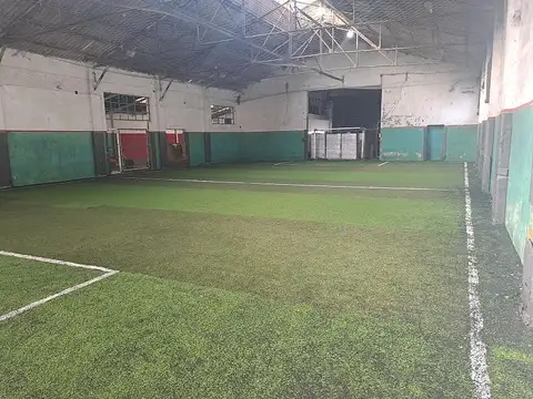 Alquiler depósito Flo. Varela 2500 m2, buena ubicación, acceso y altura. Amplia playa de maniobras