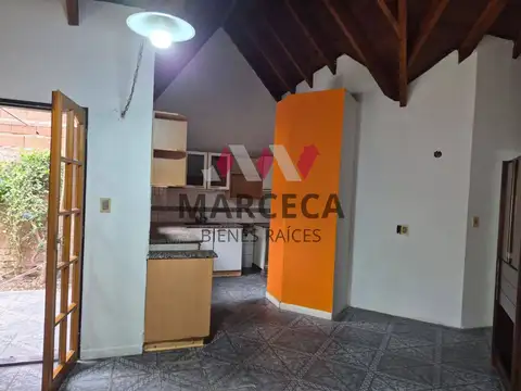 Casa en Alquiler con 2 cocheras