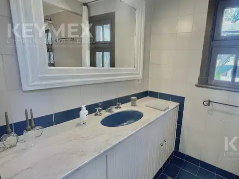 Casa en Alquiler Temporal con 4 cocheras