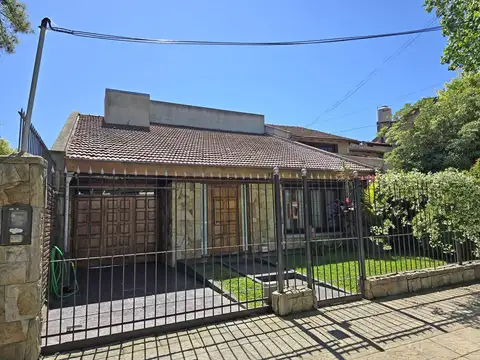 VENTA CASA 3 AMBIENTES EN PARQUE CISNEROS