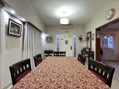 Excelente casa de 5 ambientes