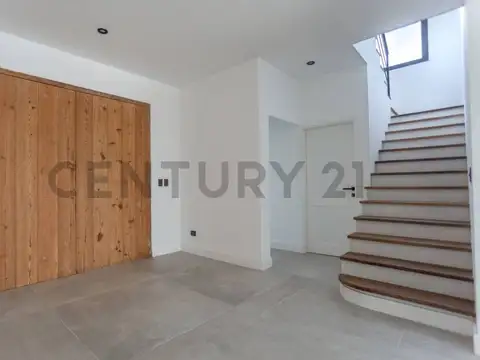 CASA AL AGUA CON AMARRA EN YACHT CLUB - NORDELTA