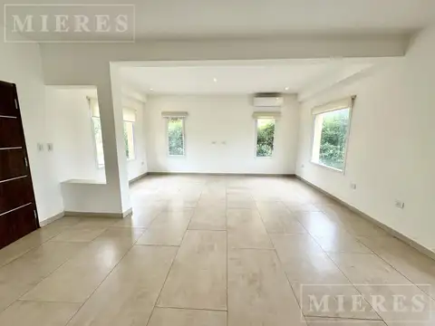 Casa 4 ambientes con 3 baños