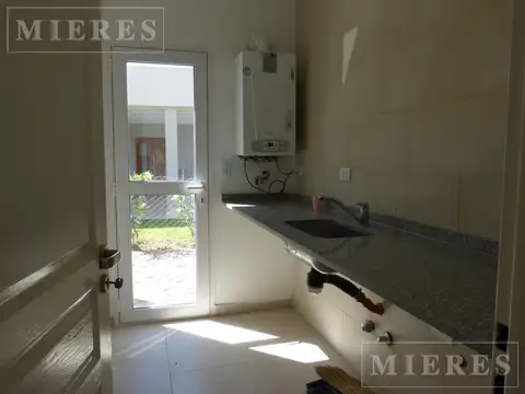 Casa en alquiler anual en El Cantón Puerto