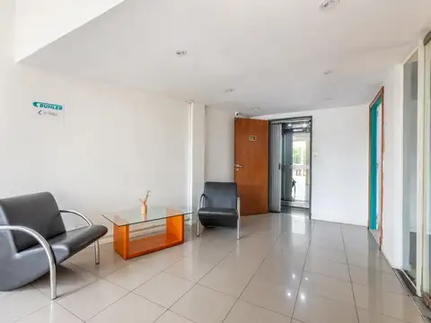 Oficina en Alquiler con 3 cocheras