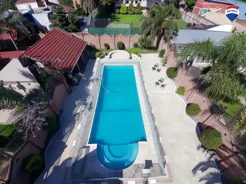 Casa en Venta con 4 cocheras