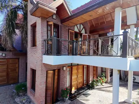 VENTA CASA CON PILETA B. PARQUE CALCHAQUI QUILMES