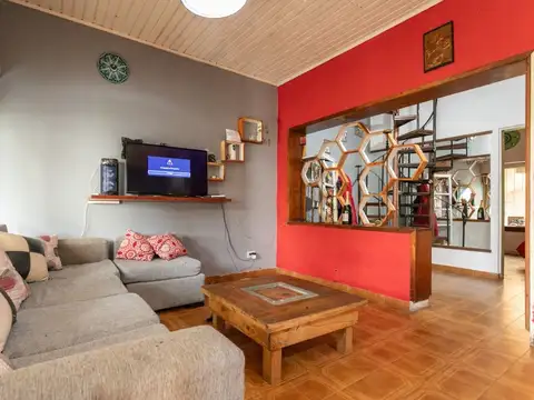 Casa 5 ambientes con 2 baños