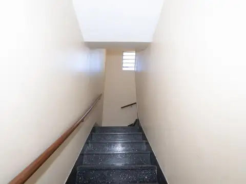 Casa 8 ambientes con 2 baños