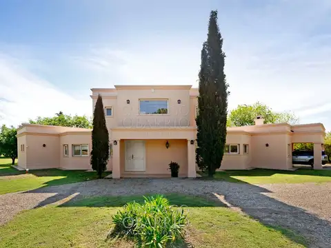 Casa en Alquiler de 310m2 en La Colina Villa de Campo de Lujan 100