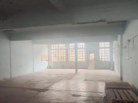 Galpón en Floresta apto para la Industria 220mts2- alquiler venta