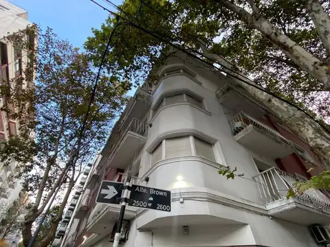 Depto 3 amb + dependencia + 2 balcones Plaza Mitre