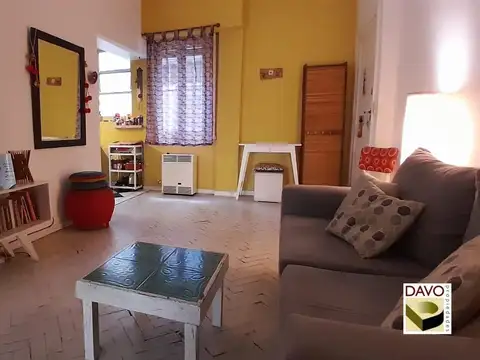 Tres ambientes c/ patio impecable - Muy bajas expensas