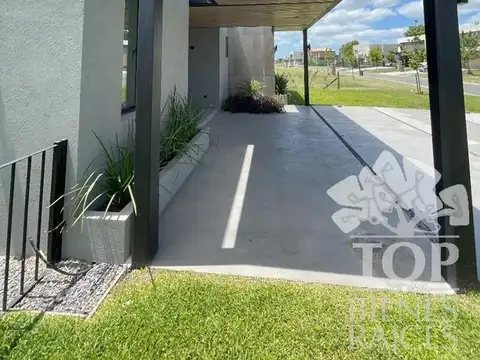 Casa 4 ambientes con 4 baños