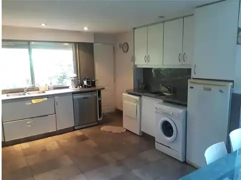 Casa en Alquiler Temporal con 3 cocheras