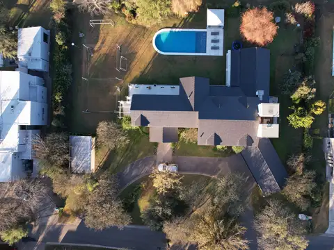 Casa 20 ambientes con 6 baños