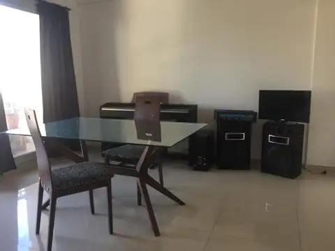 Pirineos 1300, Piso 2