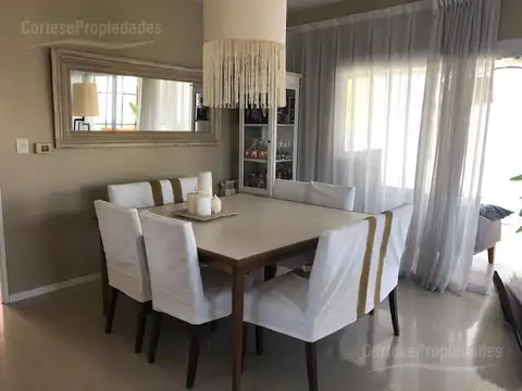 Casa 7 ambientes con 2 baños