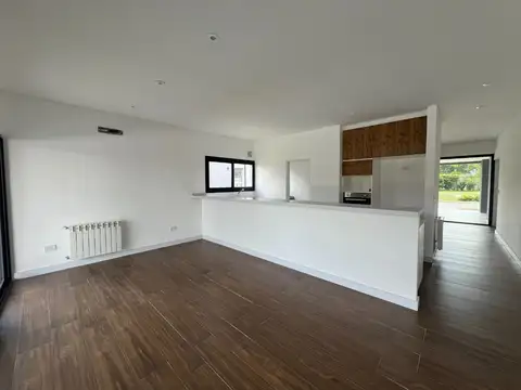 Casa 5 ambientes con 2 baños