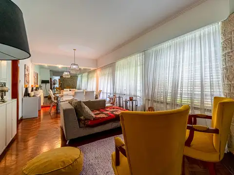 Casa en Venta con 3 cocheras