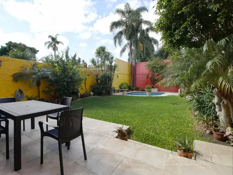 Casa 6 ambientes con 4 baños