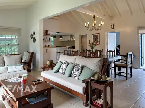 CASA EN VENTA 6 AMBIENTES CON PILETA, LOS LAGARTOS