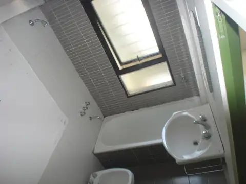 Monoambiente amplio y muy luminoso en Coghlan al fte