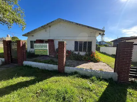 CHALET DE 2 AMBIENTES EN BARRIO ALFAR SOBRE LOTE PROPIO