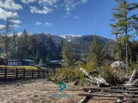 VENTA Lote 1996 m2 plano, proyecto aprobado, con servicios. Altos de Manzano Villa la Angostura