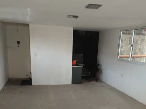 Galpón en alquiler en Floresta Sur, Moreto al 800, 8.66x29 + 1oficina con baño 1er piso