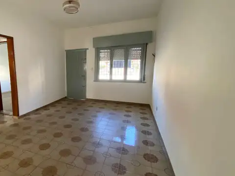 PH EN VENTA SAN JUSTO 3 AMBIENTES CON PATIO Y TERRENO AL FRENTE OPORTUNIDAD