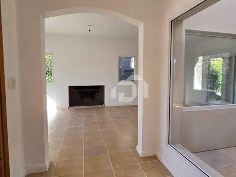 Casa en Venta con 4 cocheras