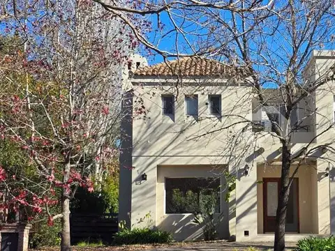 Casa en venta en Saint Matthews, Pilar 100