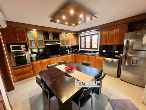 Casa 7 ambientes con 4 baños