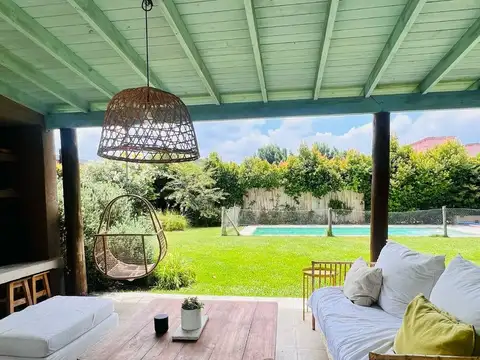 Casa 5 ambientes con 4 baños