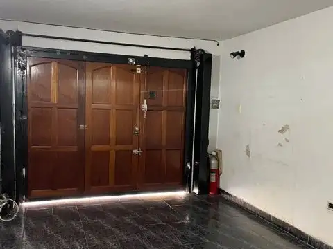 16 e/ 70 y 71- CASA DE 3 DOR