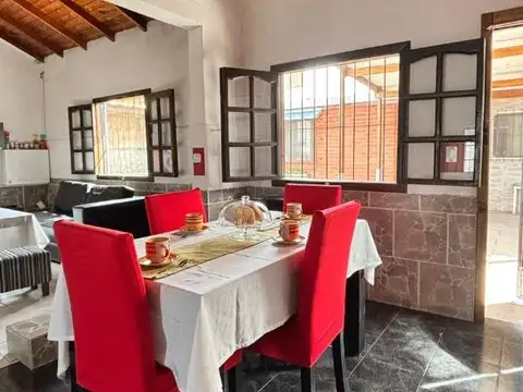 Casa 4 ambientes con 2 baños