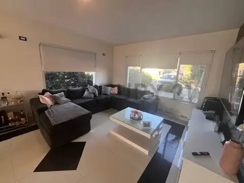 Casa 6 ambientes con 3 baños