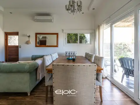 Casa 4 ambientes con 2 baños