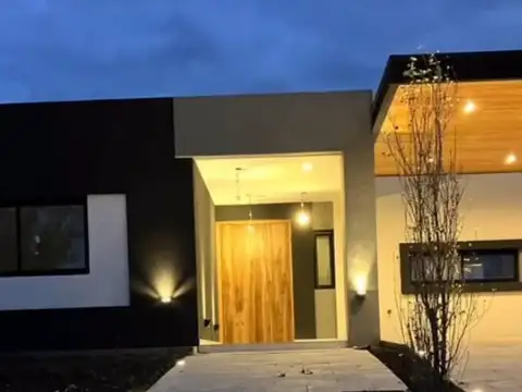 Casa 4 ambientes con 3 baños