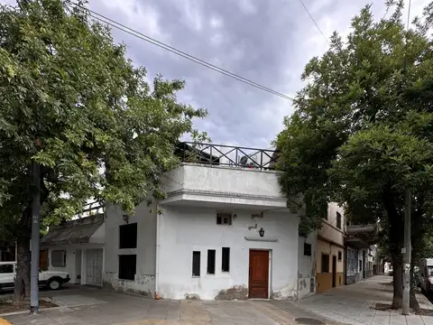 CASA 3 AMB. EN ESQUINA CON TERRAZA, QUINCHO EN 2 PLANTAS