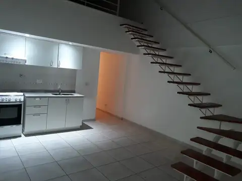 Excelente departamento de 3 ambientes y medio en centro de Ballester