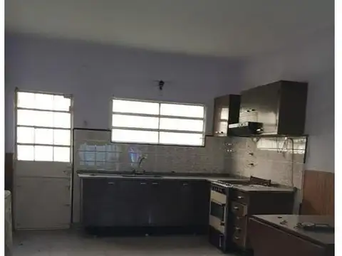 Casa 4 ambientes con 1 baño