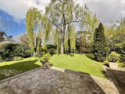 Casa 5 ambientes con 4 baños